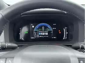 Toyota C-HR (2024) thumbnail 3