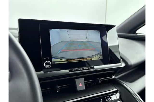 Toyota C-HR (2024) thumbnail 5
