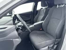 Toyota C-HR (2024) thumbnail 6