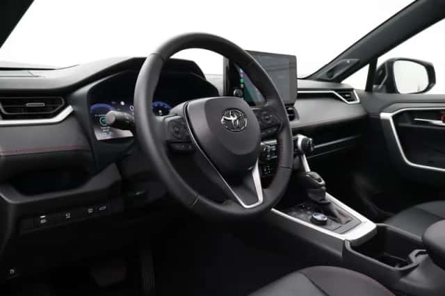 Toyota RAV4 (2025) thumbnail 2