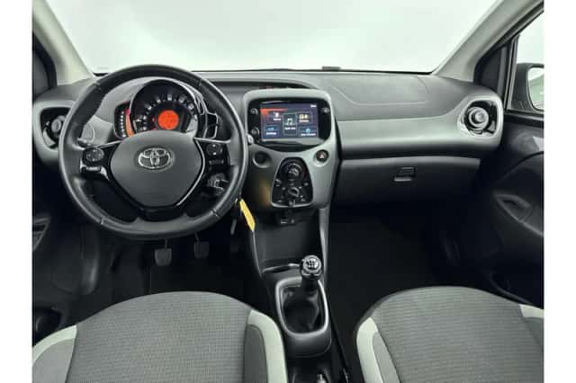 Toyota Aygo (2021) thumbnail 2