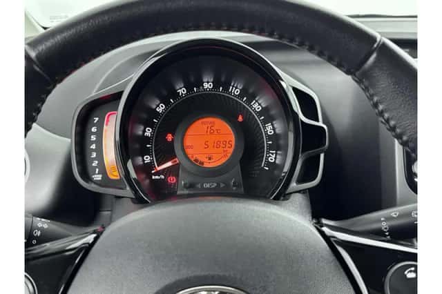 Toyota Aygo (2021) thumbnail 3