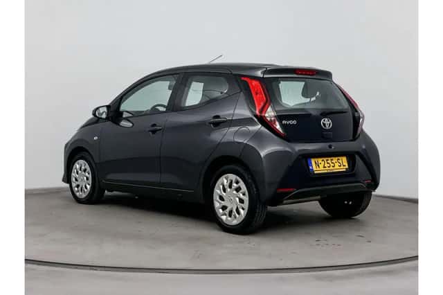 Toyota Aygo (2021) thumbnail 4