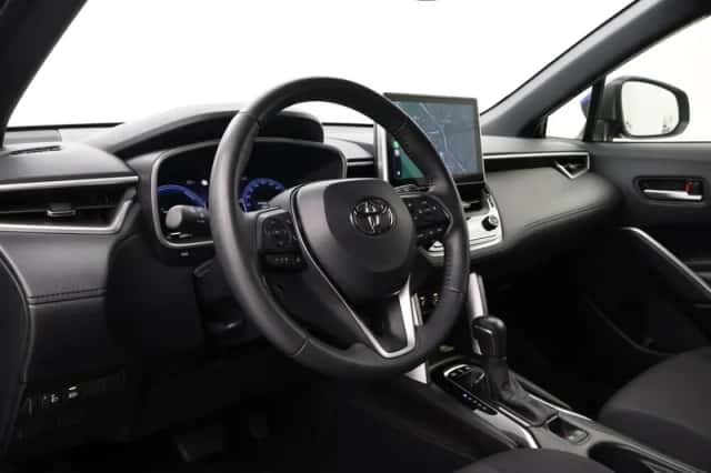 Toyota Corolla Cross (2023) thumbnail 2
