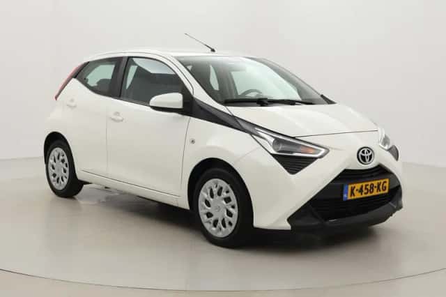 Toyota Aygo (2021) thumbnail 1