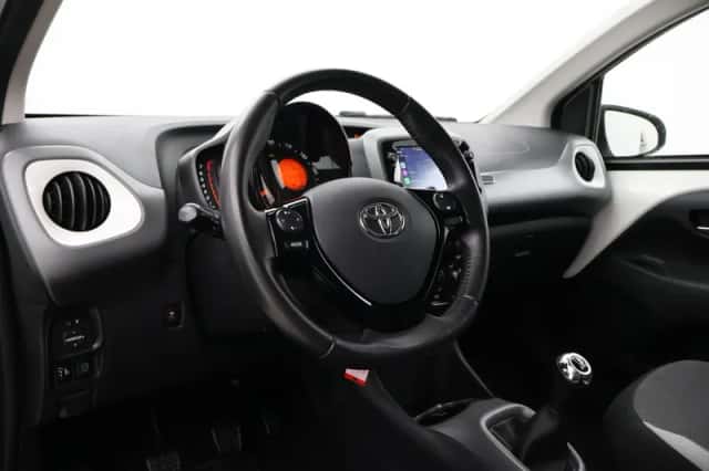 Toyota Aygo (2021) thumbnail 2