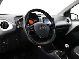 Toyota Aygo (2021) thumbnail 2