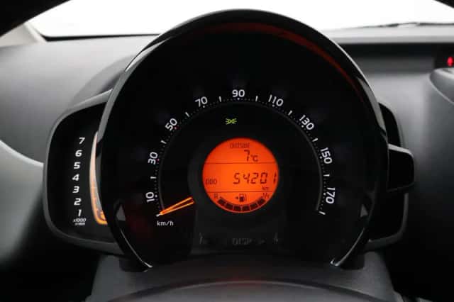 Toyota Aygo (2021) thumbnail 3