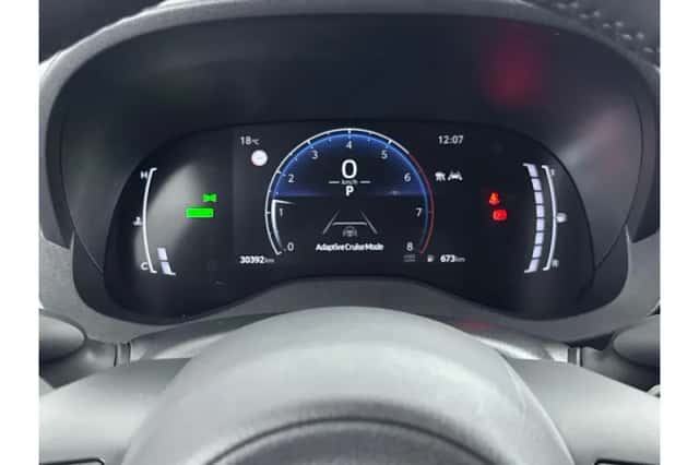 Toyota Yaris Cross (2025) thumbnail 3
