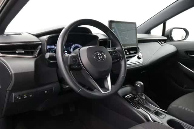 Toyota Corolla (2023) thumbnail 2