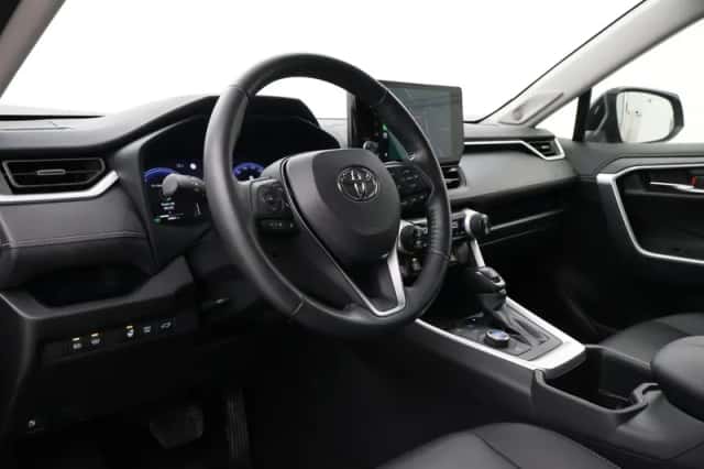 Toyota RAV4 (2024) thumbnail 2