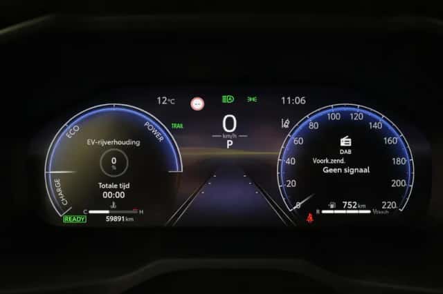 Toyota RAV4 (2024) thumbnail 3