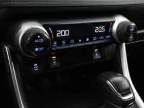Toyota RAV4 (2022) thumbnail 5