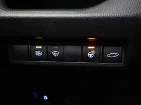Toyota RAV4 (2022) thumbnail 6
