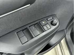 Toyota Yaris (2024) thumbnail 16