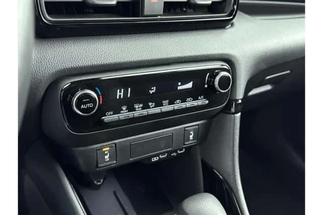 Toyota Yaris (2025) thumbnail 5