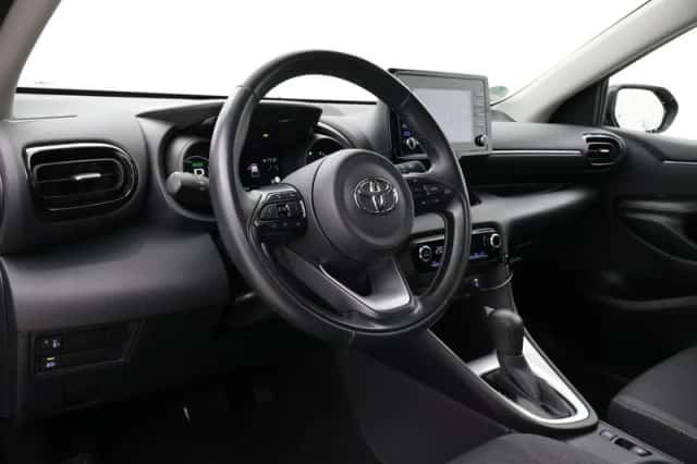 Toyota Yaris (2022) thumbnail 2