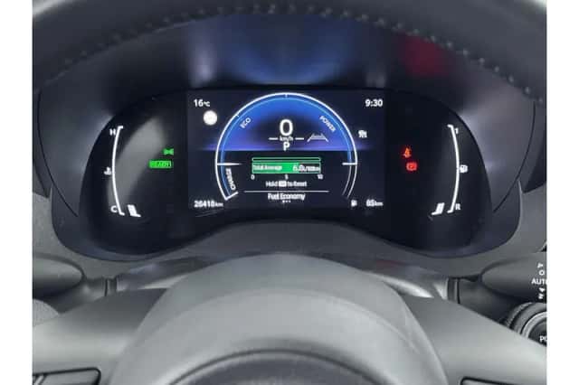 Toyota Yaris Cross (2025) thumbnail 3
