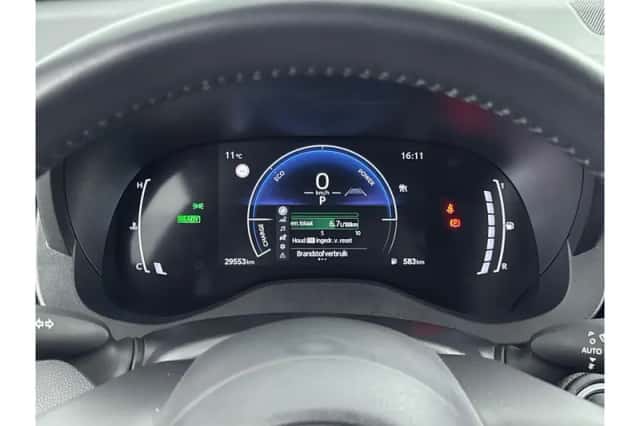 Toyota Yaris Cross (2024) thumbnail 3