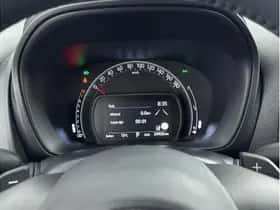 Toyota Aygo X (2022) thumbnail 3