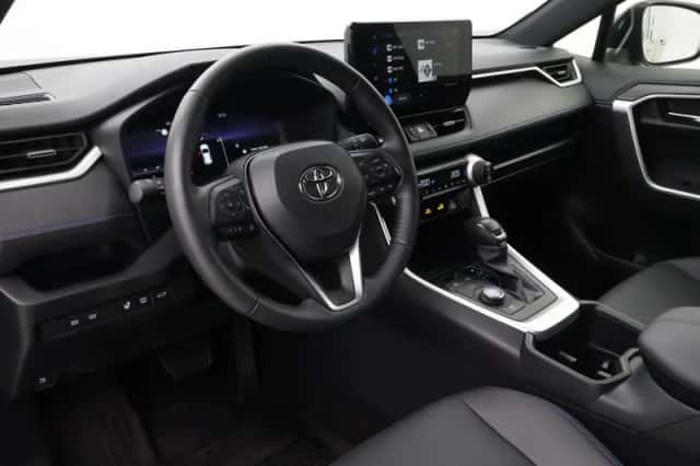 Toyota RAV4 (2024) thumbnail 2