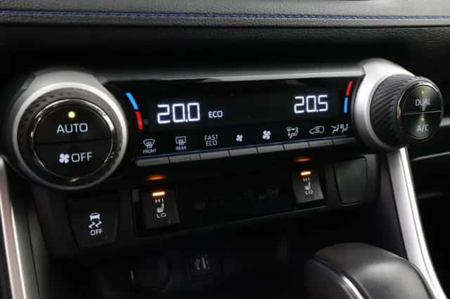 Toyota RAV4 (2024) thumbnail 5