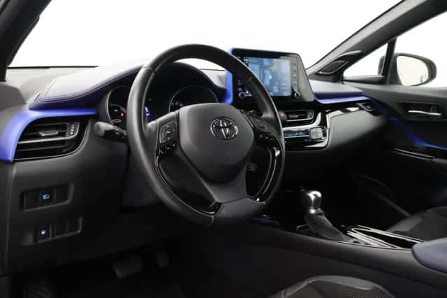 Toyota C-HR (2020) thumbnail 2