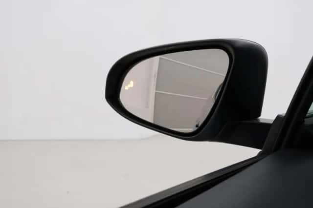 Toyota C-HR (2020) thumbnail 5