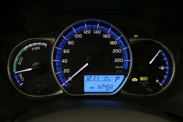Toyota Yaris (2016) thumbnail 3