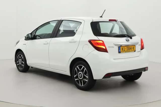 Toyota Yaris (2016) thumbnail 4