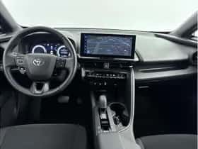 Toyota C-HR (2025) thumbnail 2