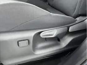 Toyota C-HR (2025) thumbnail 16