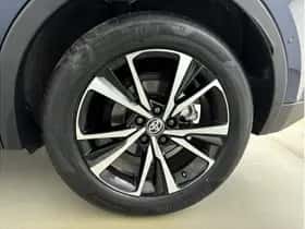 Toyota C-HR (2025) thumbnail 9
