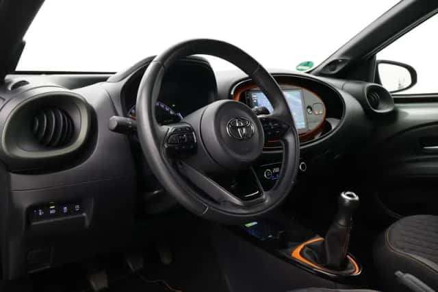 Toyota Aygo X (2022) thumbnail 2