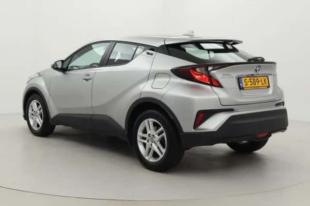 Toyota C-HR (2023) thumbnail 4