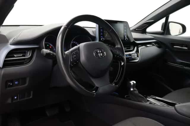 Toyota C-HR (2021) thumbnail 2