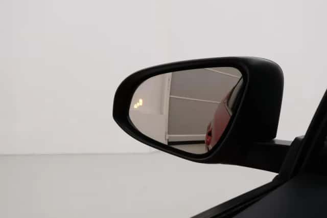 Toyota C-HR (2021) thumbnail 5