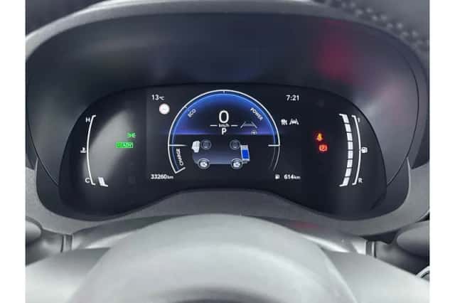 Toyota Yaris Cross (2025) thumbnail 3