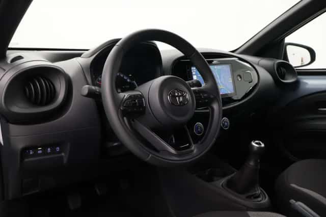Toyota Aygo X (2024) thumbnail 2
