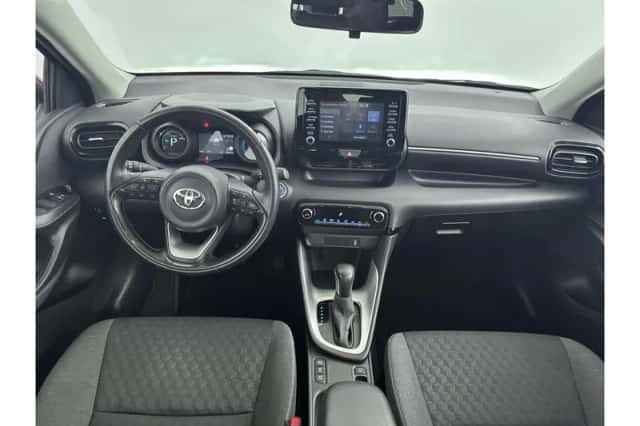 Toyota Yaris (2022) thumbnail 2