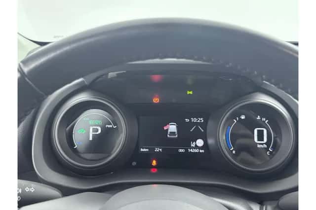 Toyota Yaris (2022) thumbnail 3