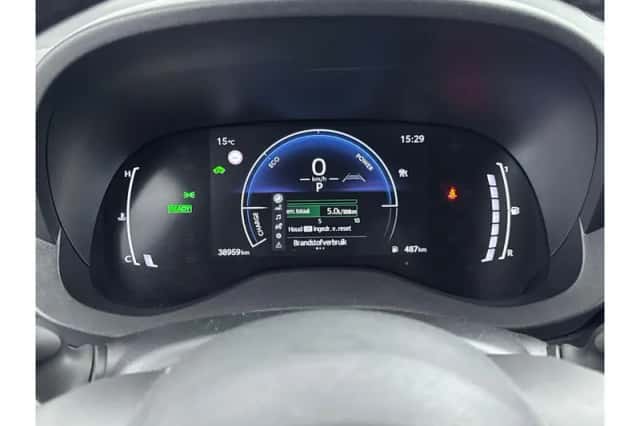 Toyota Yaris Cross (2024) thumbnail 3