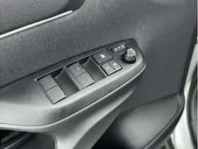 Toyota Yaris Cross (2025) thumbnail 17