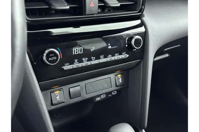 Toyota Yaris Cross (2025) thumbnail 6