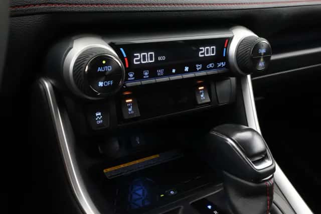 Toyota RAV4 (2022) thumbnail 6