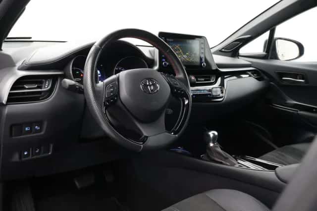 Toyota C-HR (2021) thumbnail 2