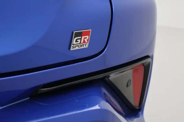 Toyota C-HR (2021) thumbnail 5