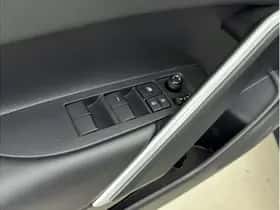 Toyota Corolla (2024) thumbnail 13