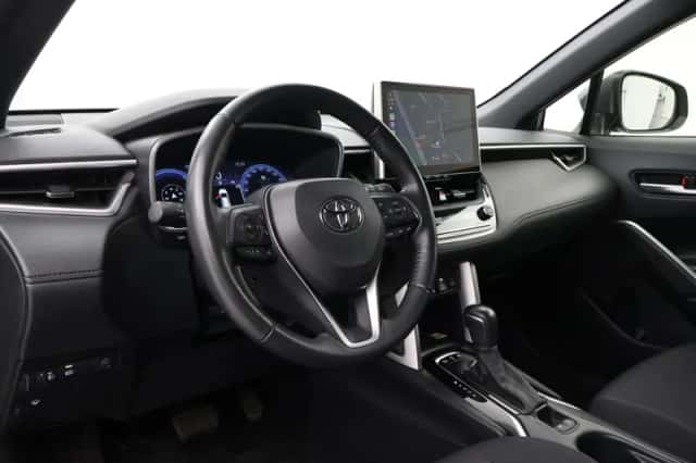 Toyota Corolla Cross (2024) thumbnail 2