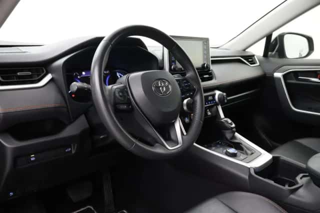Toyota RAV4 (2022) thumbnail 2